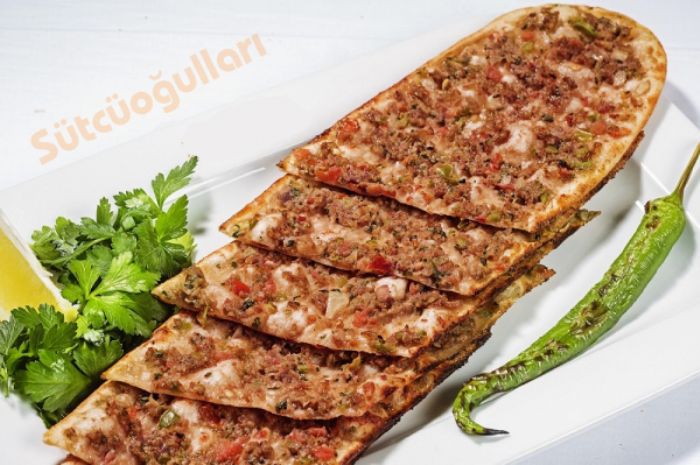 Etli Ekmek (Kenars�z Pide) 